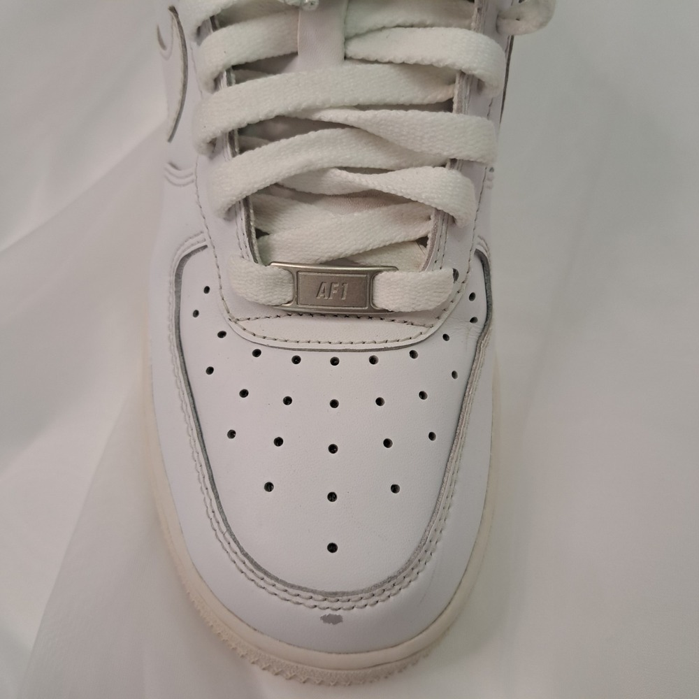 Nike Air Force 1 Low Triple White Sneaker Sz 8.5 Men Streetwear Classic Timeless - Picture 8 of 9